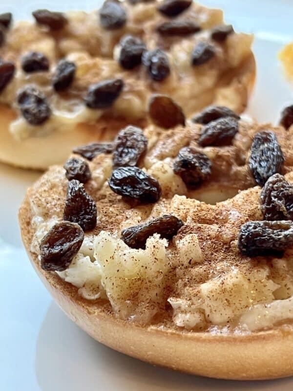 Cinnamon Banana Raisin Bagels